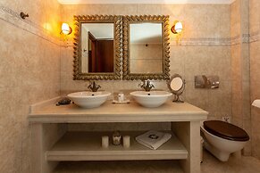 Luxury Villa Golden Crest with pool