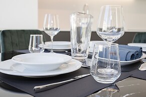 Liiiving-Modern & Glam Rooftop Apartment