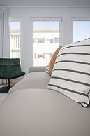 Liiiving-Modern & Glam Rooftop Apartment