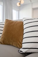 Liiiving-Modern & Glam Rooftop Apartment