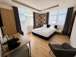 Rooftop City Residence