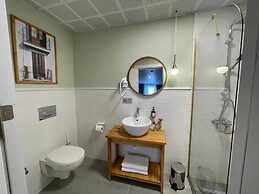 Meshk Airport hotel