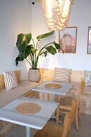 Meshk Airport hotel