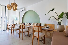 Meshk Airport hotel