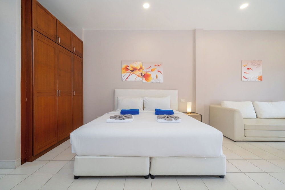 Jungceylon Villa in Patong by Lofty