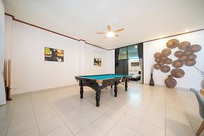 Jungceylon Villa in Patong by Lofty