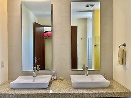 Gavias Grand Ocean Front