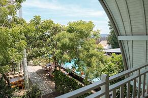Mambo Beach Resort