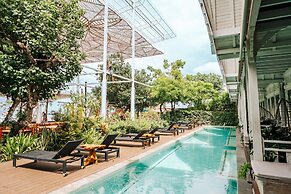 Mambo Beach Resort