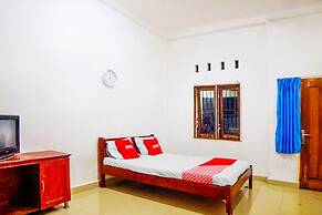 OYO 91647 Sanina Residence
