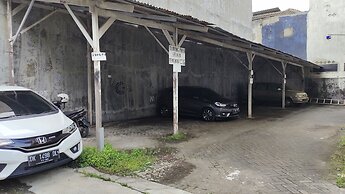 Hotel O C16 Siwalankerto Syariah