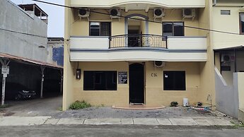 Hotel O C16 Siwalankerto Syariah