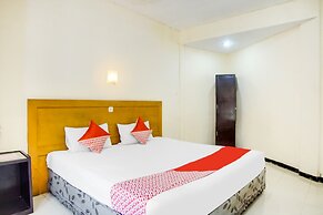 OYO 91878 Cherry Red Hotel