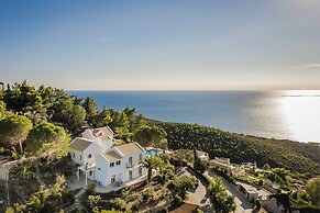 360° Luxury Residences