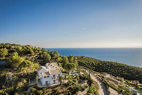 360° Luxury Residences