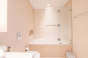 Sunrise Bay - Ultra Luxury Emaar Beachfront - Private Beach and Pool