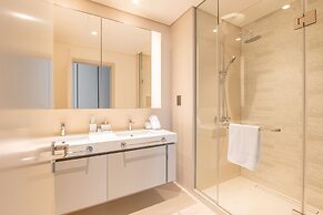 Sunrise Bay - Ultra Luxury Emaar Beachfront - Private Beach and Pool