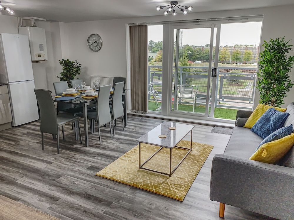 Toothbrush Apartments - 2 bed 2 bath apt