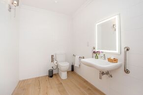 Georges Boutique Living