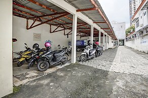 OYO 91035 De Ritz Residence