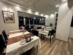 Headman Hotel
