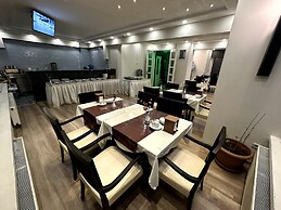 Headman Hotel