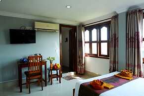 Nary Villa