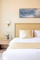 Ultra Luxury Palm Tower with Shared Hotel Facilities