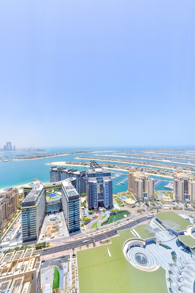 Ultra Luxury Palm Tower with Shared Hotel Facilities