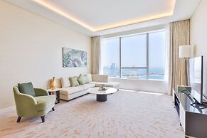 Ultra Luxury Palm Tower with Shared Hotel Facilities