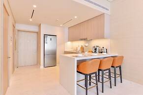 Ultra Luxury Palm Tower with Shared Hotel Facilities