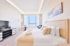 Ultra Luxury Palm Tower with Shared Hotel Facilities