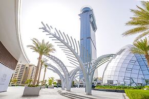 Ultra Luxury Palm Tower with Shared Hotel Facilities