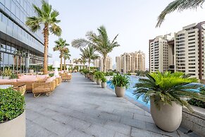 Ultra Luxury Palm Tower with Shared Hotel Facilities
