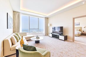 Ultra Luxury Palm Tower with Shared Hotel Facilities