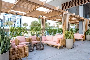 Ultra Luxury Palm Tower with Shared Hotel Facilities