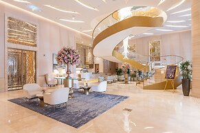 Ultra Luxury Palm Tower with Shared Hotel Facilities