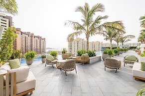 Ultra Luxury Palm Tower with Shared Hotel Facilities
