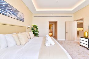 Ultra Luxury Palm Tower with Shared Hotel Facilities