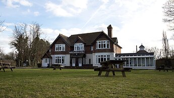 Maple Manor Hotel