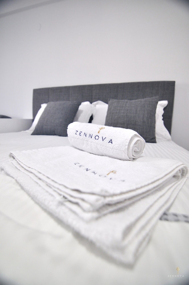 Zennova  Sirene Luxury Studios