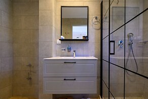 Kannas Mani-Luxury Suites- Adults friendly 14+