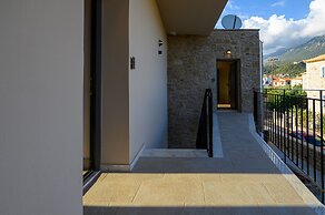 Kannas Mani-Luxury Suites- Adults friendly 14+