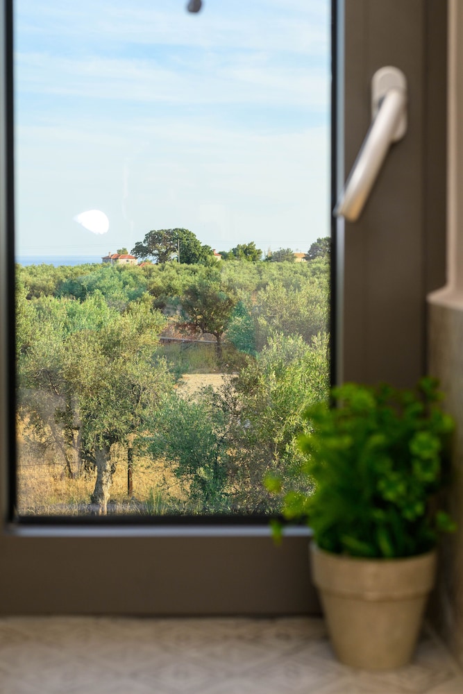 Kannas Mani-Luxury Suites- Adults friendly 14+