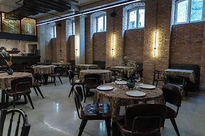 Makmani Hotel