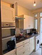 Budget 5-bed Apartment in Barking