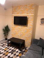 Budget 5-bed Apartment in Barking