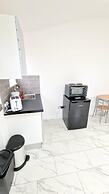 Large Triple Studio Flat - Croydon