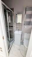 Large Triple Studio Flat - Croydon