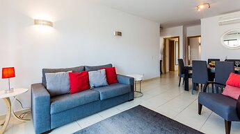 Central Albufeira 2-B Apt, Sleeps 6, Pool, Parking